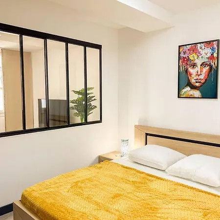 Apartment T2 Refait A Neuf En Plein Centre-ville De *
